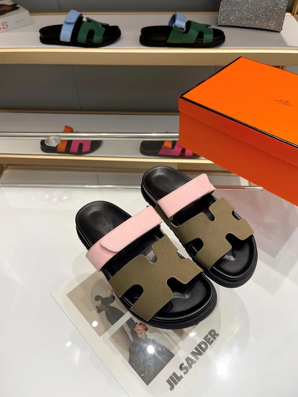 👟👟Ex-factory price 440👟👟Men's +10 HERMES Chypre sandals, popular slippers are now on the market🔥🔥🔥. The original shoes at the counter are carefully made from molds. They are the favorite luxuries of big-name celebrities. High quality creates classics. You are welcome to repost the pictures and sell them!  Size: Women’s size: 35-42 Men’s size: 39-46